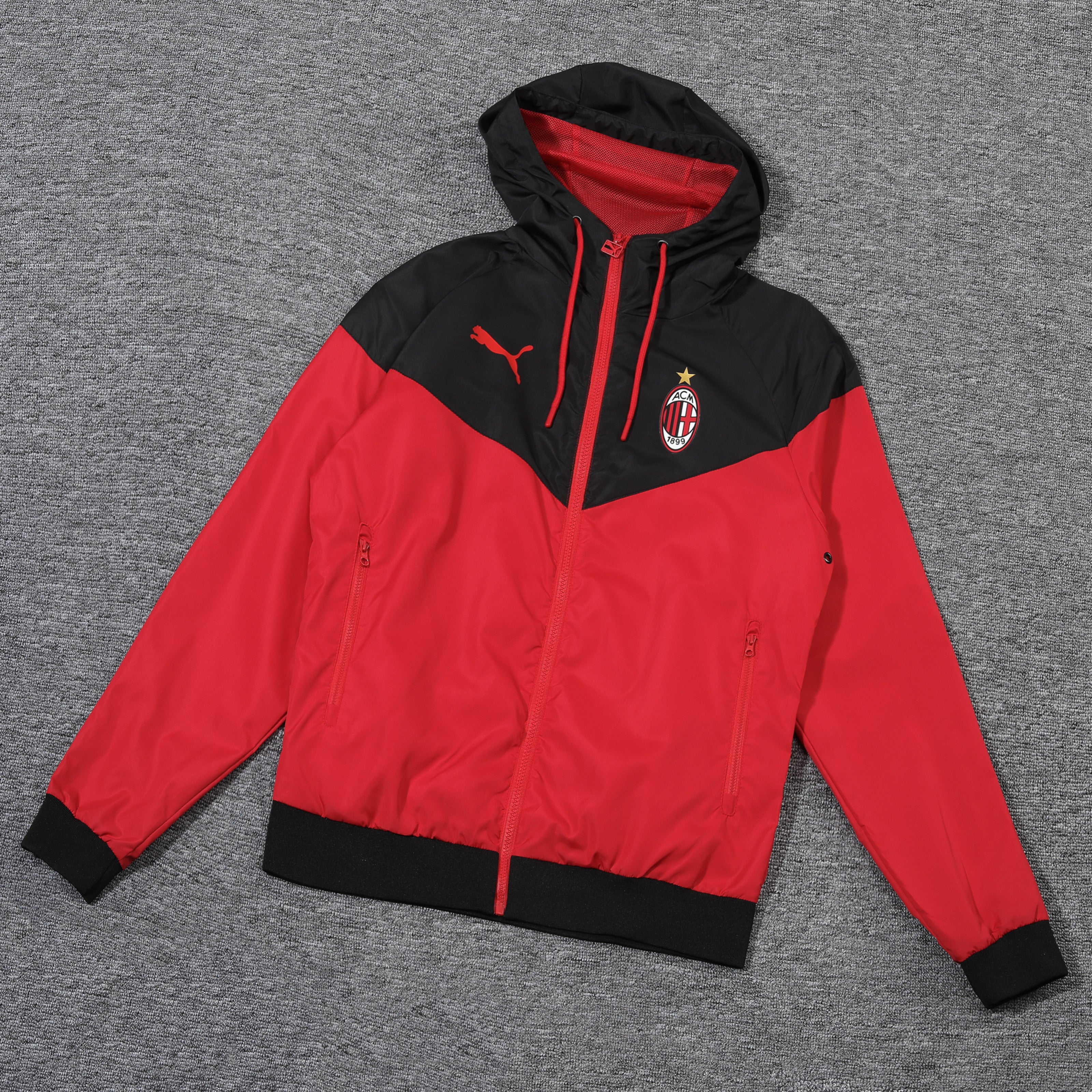 Windbreaker Rossoneri 23/24 + Maglia in Omaggio (Offerta)